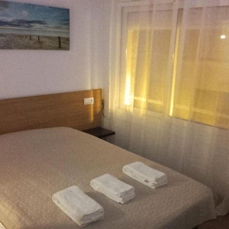Habitacion Economica Con Bano Privado En Pleno Centro De Figueres Exteriör bild