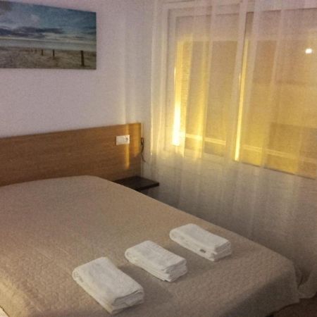 Habitacion Economica Con Bano Privado En Pleno Centro De Figueres Figueres  Exteriör bild